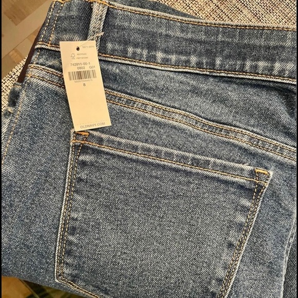 NWT Old Navy Maternity Skinny Jeans - Picture 2 of 4